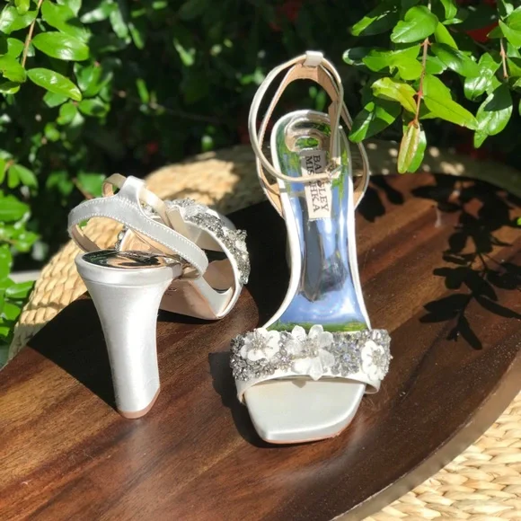 - Badgley Mischka Alexa Rhinestone flower ornament white satin embellished…8.5 - Picture 12 of 16